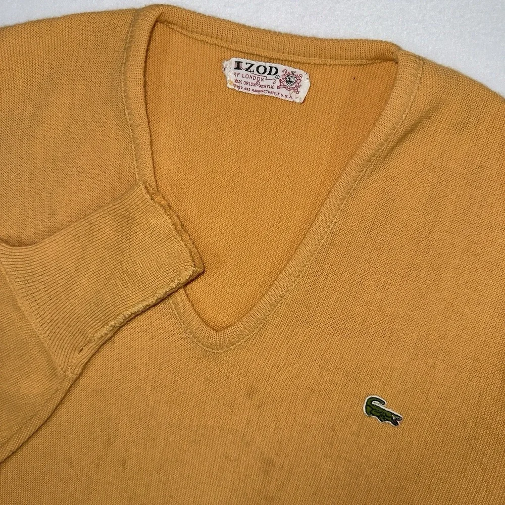 Vintage Izod‎ of London Sweater Small Lacoste Crocodile 60s 70s Gold Old Money
